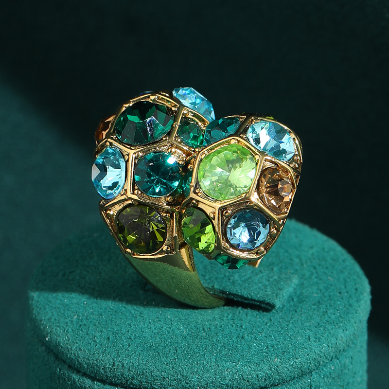 Women'S Accessories Trends 2026 - Vintage Green Crystal Ring Woman Gold