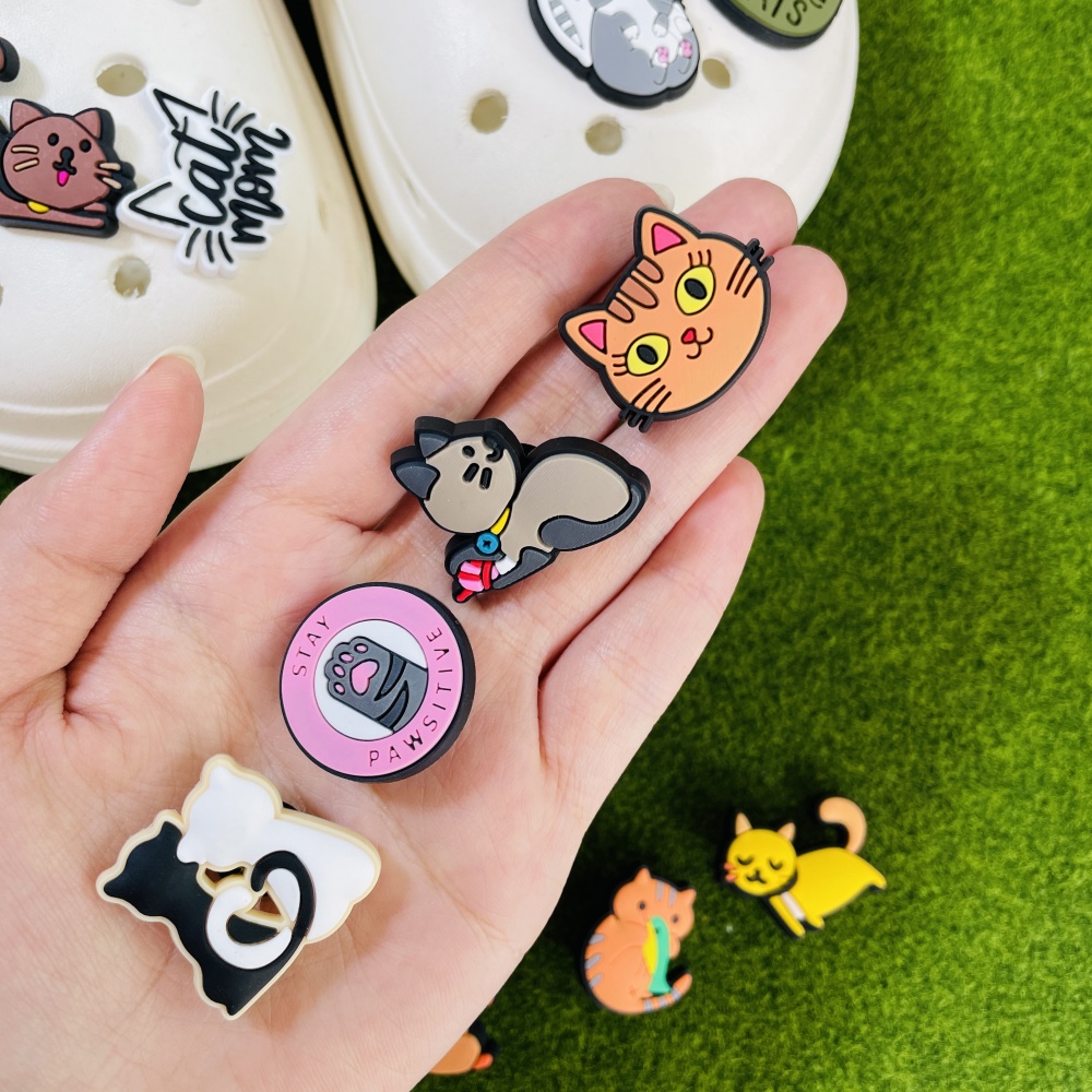 Dog And Cat Shoe Charms For Cr - Women'S Accessories Crocs บทวิจารณ์และราคา